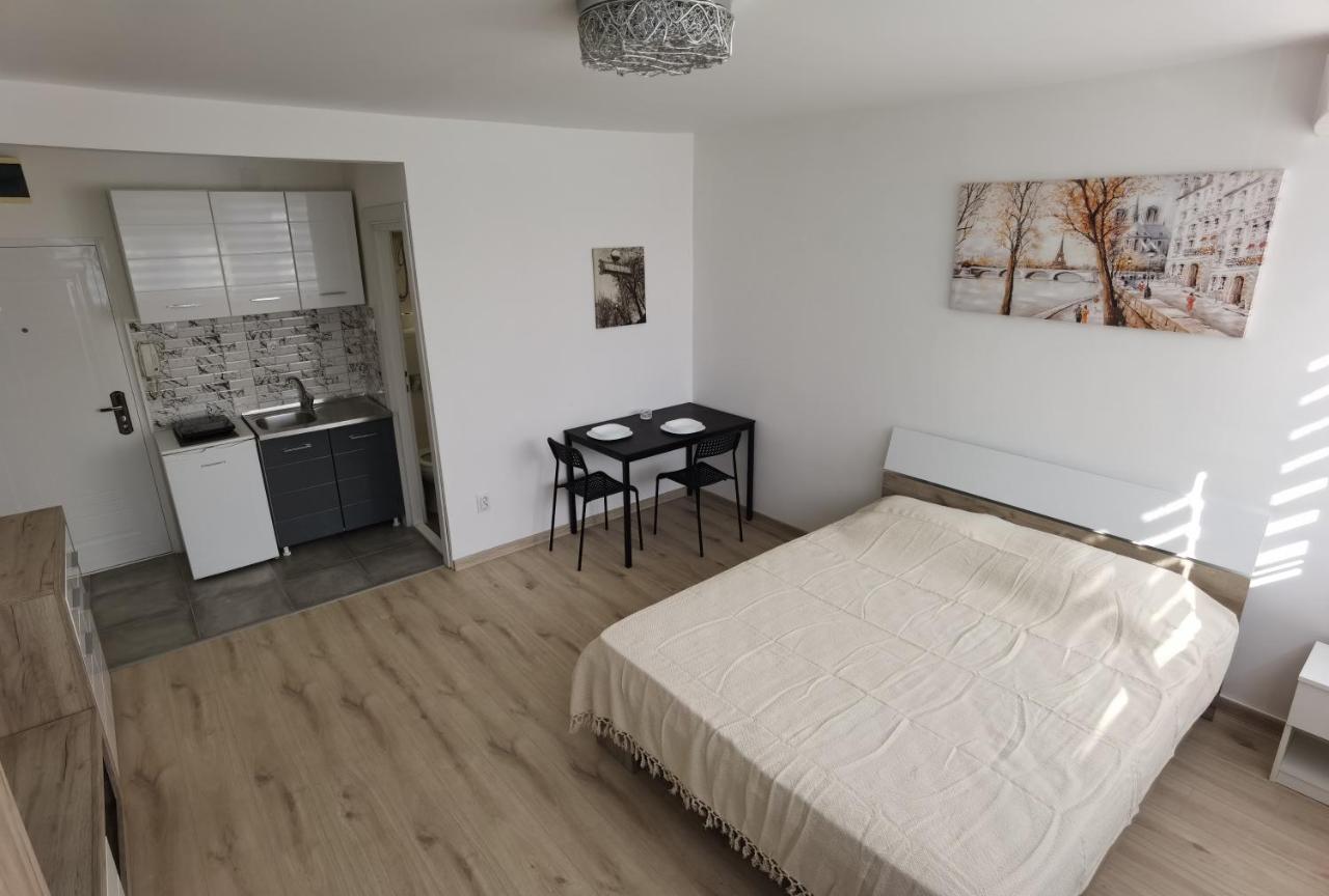 شقة Apartman Lena Banovo Brdo بلغراد المظهر الخارجي الصورة